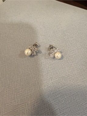 Classic Pearl & Crystal Cluster Stud Earrings - White Pearls